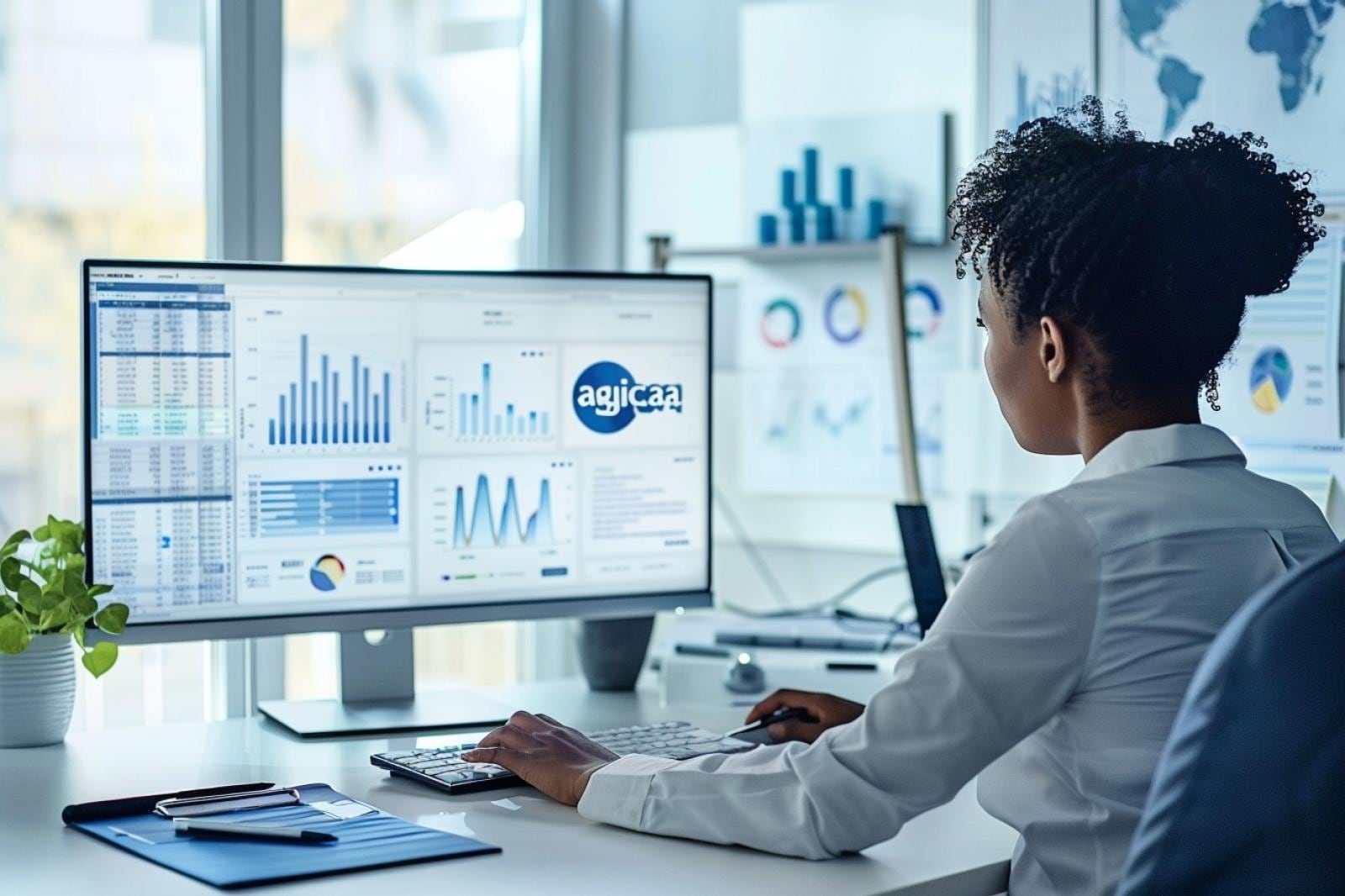 Responsable financier analysant un tableau de bord de trésorerie sur ordinateur avec documents bancaires sur un bureau